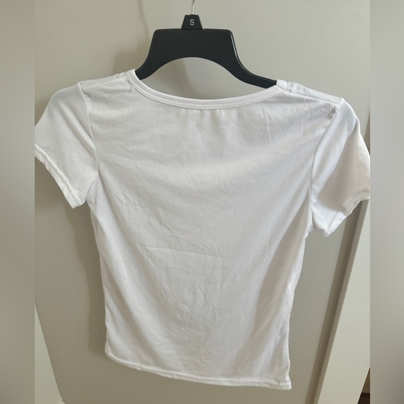 White tshirt - Picture 2 of 2